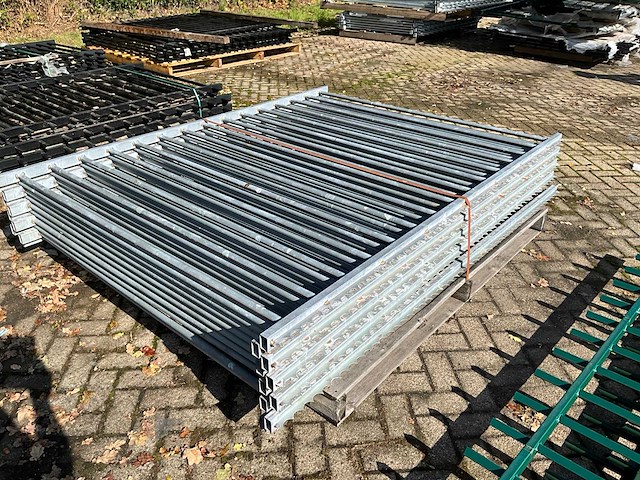 Stalen spijlenhekwerk (10x) - afbeelding 1 van  6