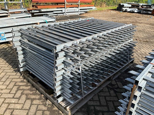 Stalen spijlenhekwerk (20x) - afbeelding 1 van  7