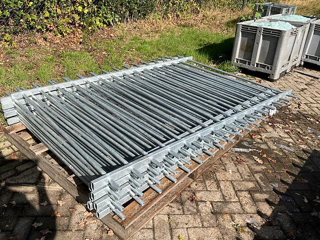 Stalen spijlenhekwerk (7x) - afbeelding 1 van  5
