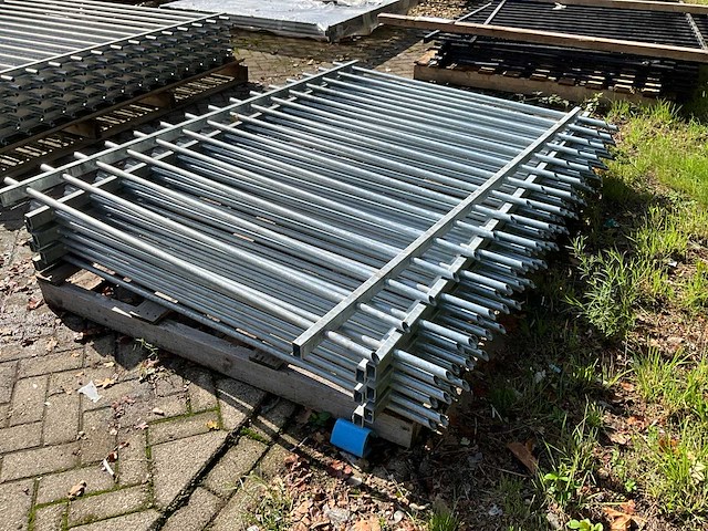 Stalen spijlenhekwerk (7x) - afbeelding 4 van  5