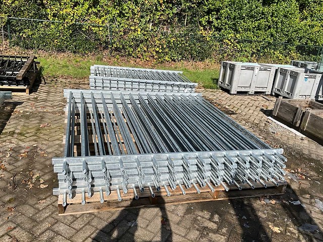 Stalen spijlenhekwerk (9x) - afbeelding 1 van  6