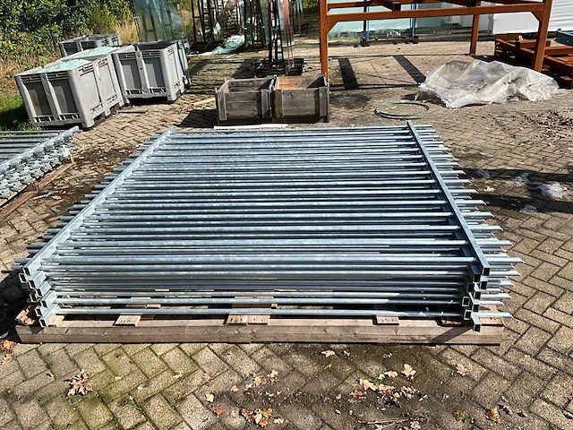 Stalen spijlenhekwerk (9x) - afbeelding 2 van  6