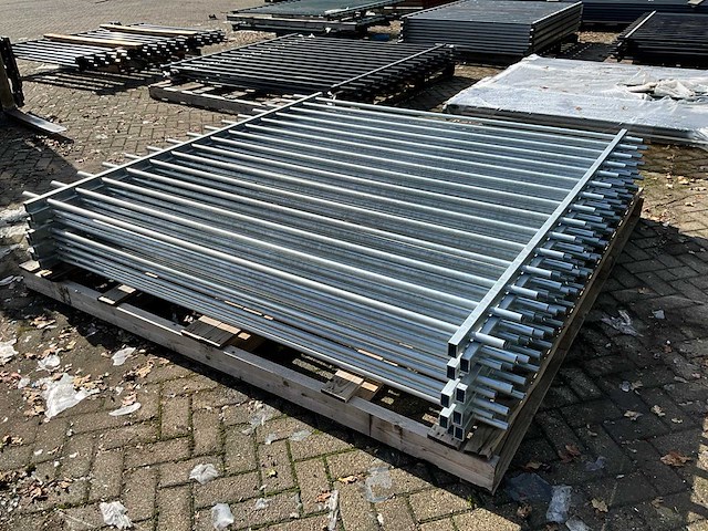 Stalen spijlenhekwerk (9x) - afbeelding 4 van  6