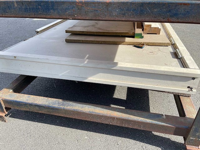 Stalen stapelbare juk met inhoud (4x) - afbeelding 6 van  6