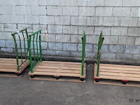 Stalen stapelframe op houten pallet - 3 stuks - afbeelding 1 van  4