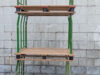 Stalen stapelframe op houten pallet - 3 stuks - afbeelding 2 van  4