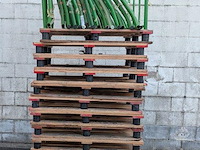 Stalen stapelframe op houten pallet - 3 stuks - afbeelding 4 van  4