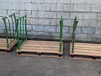 Stalen stapelframe op houten pallet - 3 stuks - afbeelding 1 van  4