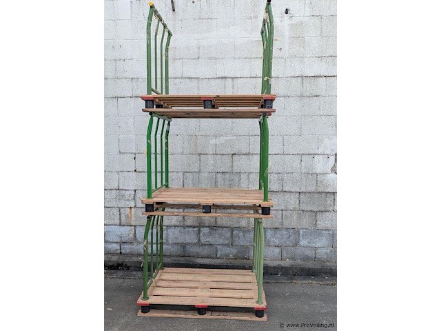 Stalen stapelframe op houten pallet - 3 stuks - afbeelding 2 van  4
