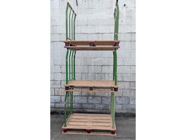 Stalen stapelframe op houten pallet - 3 stuks - afbeelding 2 van  4