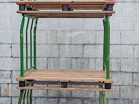 Stalen stapelframe op houten pallet - 3 stuks - afbeelding 2 van  4