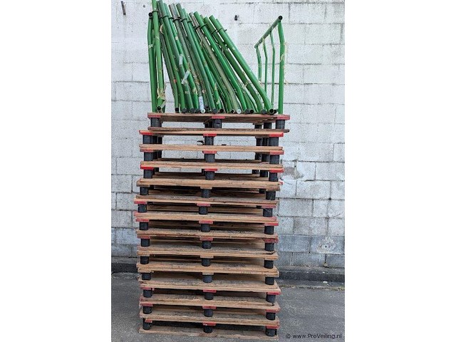 Stalen stapelframe op houten pallet - 3 stuks - afbeelding 4 van  4