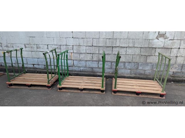 Stalen stapelframe op houten pallet - 3 stuks - afbeelding 1 van  4