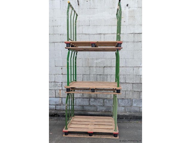 Stalen stapelframe op houten pallet - 3 stuks - afbeelding 2 van  4