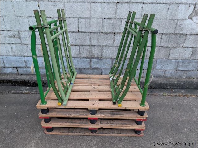 Stalen stapelframe op houten pallet - 3 stuks - afbeelding 3 van  4