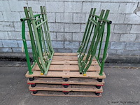 Stalen stapelframe op houten pallet - 3 stuks - afbeelding 3 van  4