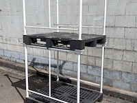 Stalen stapelframe op kunststof pallet - aantal 2 stuks - afbeelding 1 van  3