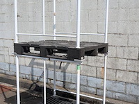 Stalen stapelframe op kunststof pallet - aantal 2 stuks - afbeelding 1 van  3