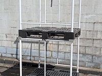 Stalen stapelframe op kunststof pallet - aantal 2 stuks - afbeelding 1 van  3