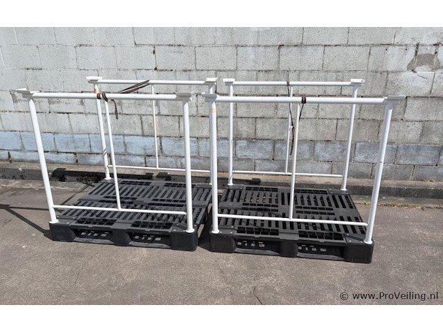 Stalen stapelframe op kunststof pallet - aantal 2 stuks - afbeelding 2 van  3