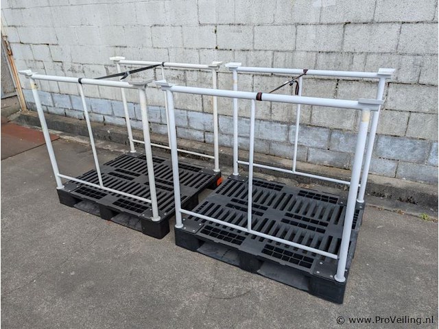 Stalen stapelframe op kunststof pallet - aantal 2 stuks - afbeelding 2 van  3