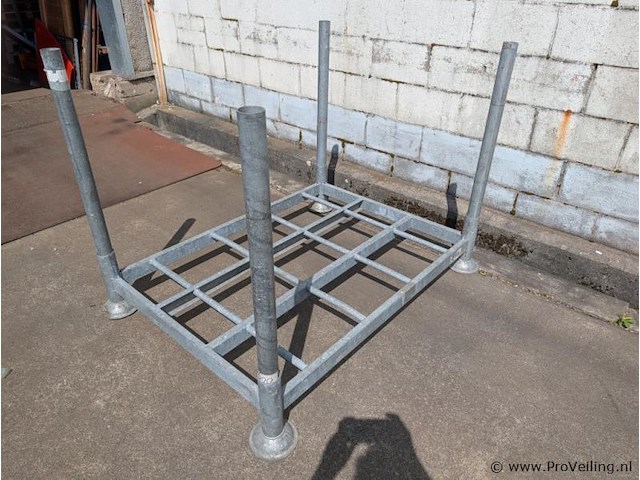 Stalen stapelrack - afbeelding 1 van  3