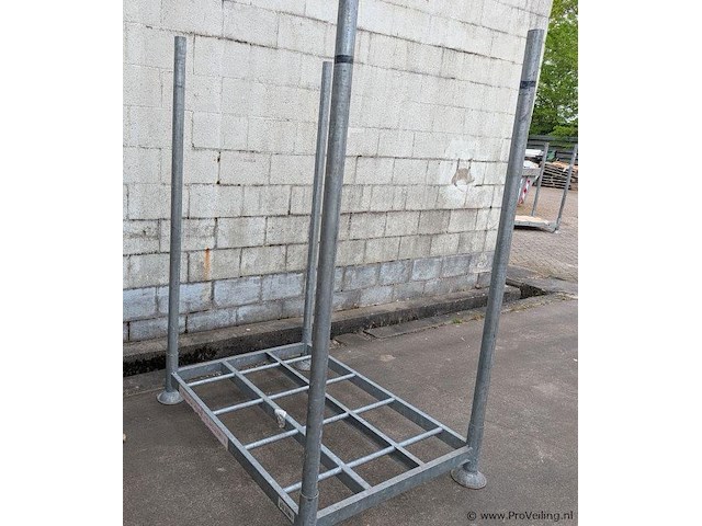 Stalen stapelrack - afbeelding 1 van  3