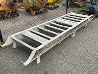 Stalen steektrap - afbeelding 1 van  3