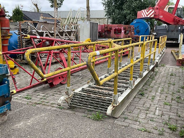 Stalen steektrap - afbeelding 1 van  5