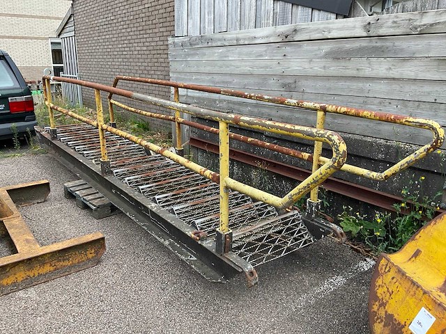 Stalen steektrap - afbeelding 1 van  4
