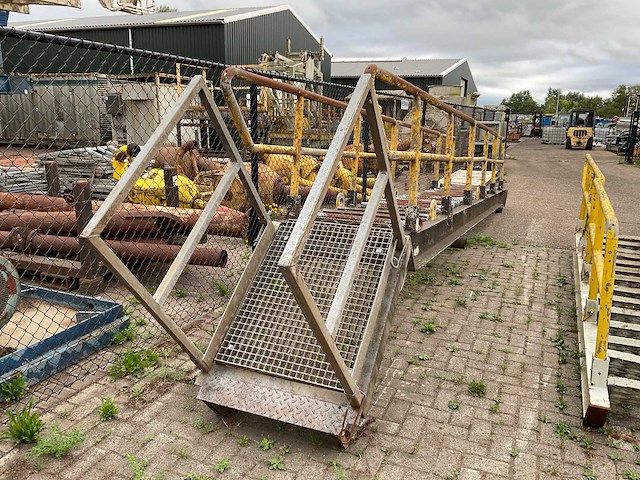 Stalen steektrap - afbeelding 2 van  5