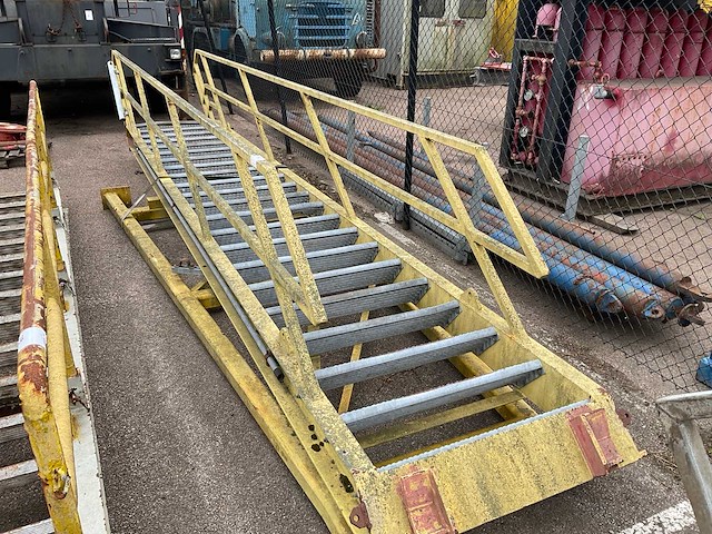 Stalen steektrap - afbeelding 2 van  6