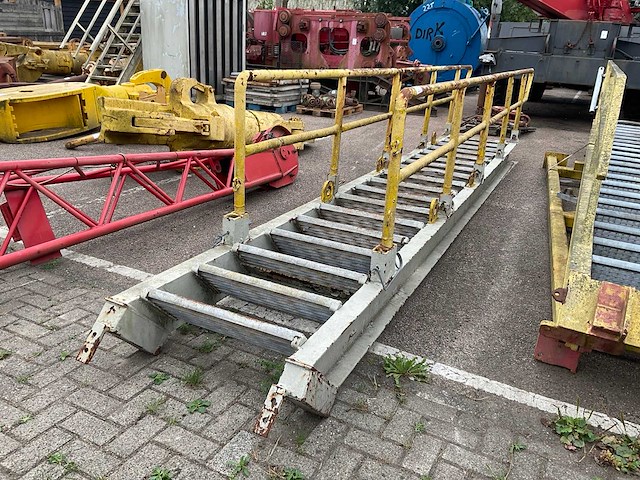 Stalen steektrap - afbeelding 1 van  4