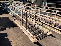 Stalen steektrap - afbeelding 1 van  4