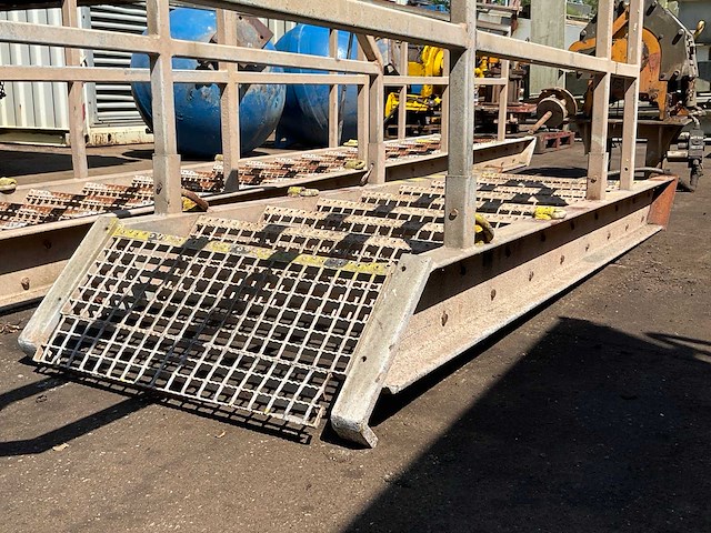 Stalen steektrap - afbeelding 4 van  4