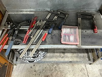 Stalen stelling met diverse handgereedschappen - afbeelding 3 van  3