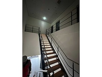 Stalen trap met houten treden - afbeelding 3 van  3