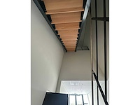 Stalen trap met houten treden - afbeelding 2 van  4