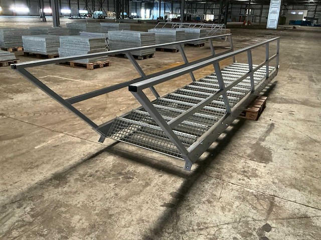 Stalen trap - afbeelding 1 van  5