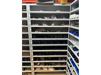 Stalen vakkenkast met elektrotechnische robotonderdelen (5x) - afbeelding 2 van  39