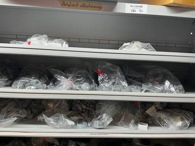 Stalen vakkenkast met elektrotechnische robotonderdelen (5x) - afbeelding 3 van  39