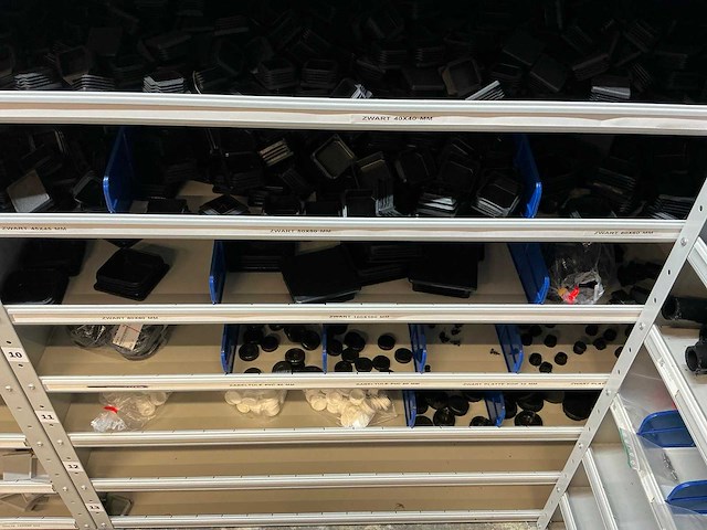Stalen vakkenkast met elektrotechnische robotonderdelen (5x) - afbeelding 5 van  39