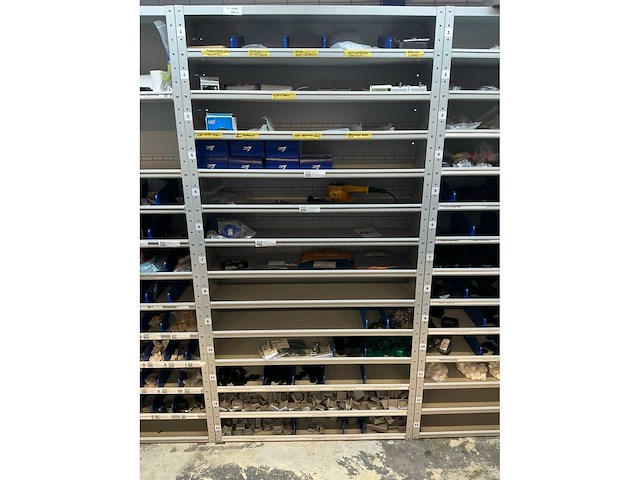 Stalen vakkenkast met elektrotechnische robotonderdelen (5x) - afbeelding 6 van  39