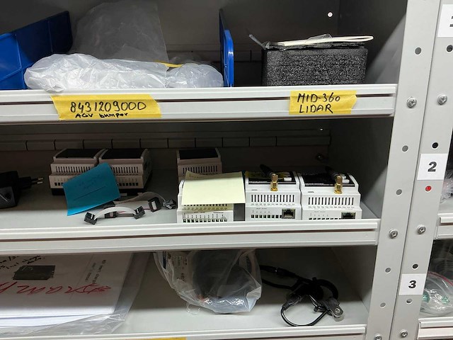 Stalen vakkenkast met elektrotechnische robotonderdelen (5x) - afbeelding 9 van  39