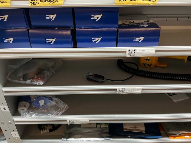 Stalen vakkenkast met elektrotechnische robotonderdelen (5x) - afbeelding 11 van  39