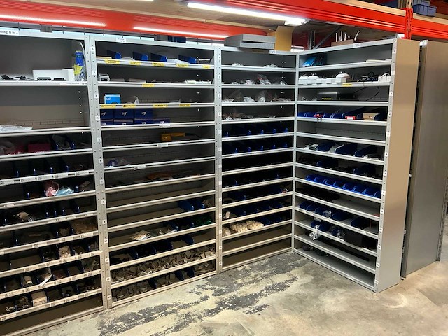 Stalen vakkenkast met elektrotechnische robotonderdelen (5x) - afbeelding 1 van  39