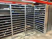 Stalen vakkenkast met elektrotechnische robotonderdelen (5x) - afbeelding 1 van  39