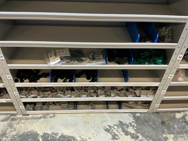 Stalen vakkenkast met elektrotechnische robotonderdelen (5x) - afbeelding 15 van  39