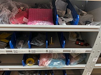 Stalen vakkenkast met elektrotechnische robotonderdelen (5x) - afbeelding 22 van  39