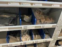 Stalen vakkenkast met elektrotechnische robotonderdelen (5x) - afbeelding 27 van  39